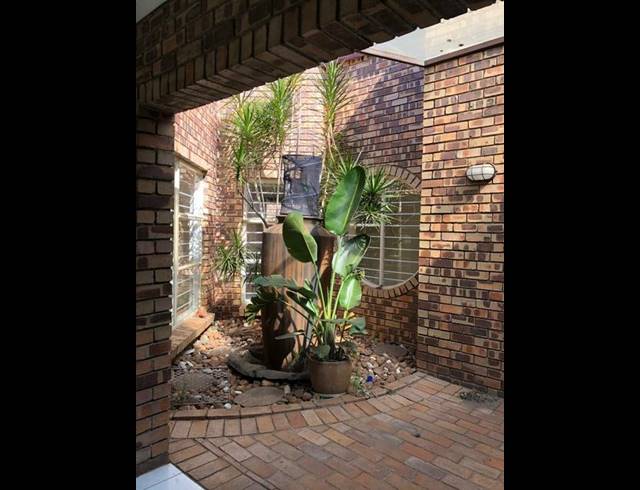 4 BEDROOM PROPERTY TO RENT IN SUNDOWNER